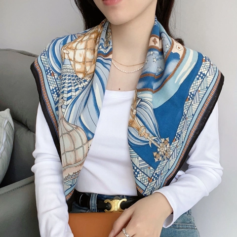 Elegante Foulard Quadrato con Stampa di Castello Francese Texture Raso Donna Vintage Architettura Russa Accessorio