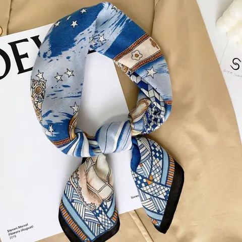 Elegante Foulard Quadrato con Stampa di Castello Francese Texture Raso Donna Vintage Architettura Russa Accessorio
