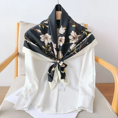 Foulard Quadrato In Raso In Stile Coreano Con Elegante Stampa Floreale Di Magnolia Sciarpa Protezione Solare Per Donna