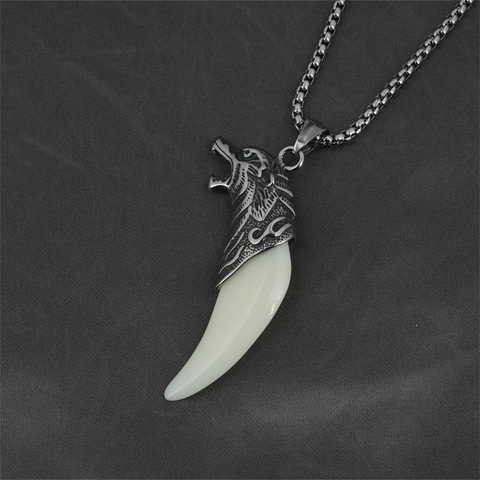 Vintage Wolf Head Wolf Fang Pendant Necklace For Men Stainless Steel Resin Gothic Ethnic Dominine Punk Jewelry Necklace