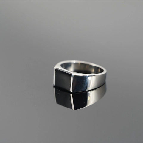Anillo de Sello Minimalista Vintage de Acero de Titanio con Incrustación Geométrica Cuadrada Negra Banda Pulida Para Hombre Mujer Joyería