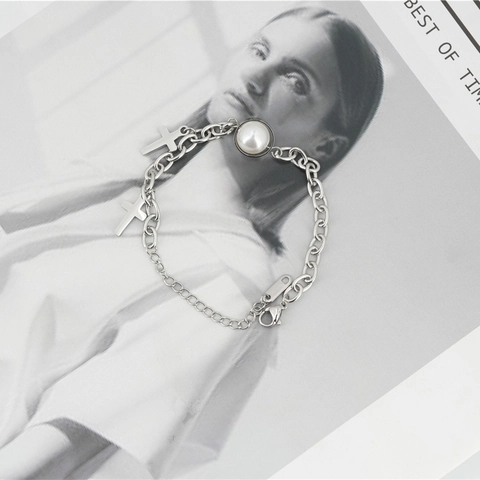 Bracciale a Croce in Acciaio Inossidabile Minimalista Con Perla Artificial di Imitazione LOVE Tag Oro Argento Bracciale Donna Gioielli