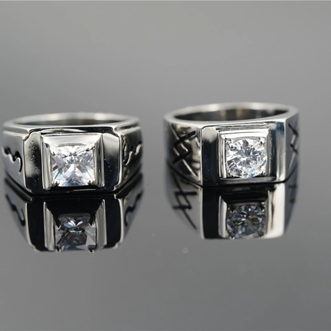 Anello in Acciaio al Titanio Vintage con Strass per Uomo Donna Quadrato Tondo Geometrico Elegante Alla Moda Gioielli Unisex Regalo