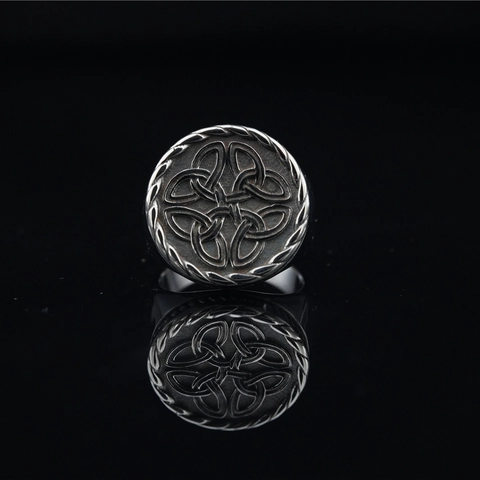 Vintage Stainless Steel Celtic Knot Signet Ring For Men Women Retro Punk Gothic Oxidized Silver Tone Band Ring Jewelry Gift