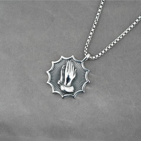 Vintage Titanium Steel Praying Hands Pendant Necklace For Men Women Retro Starburst Religious Religious Stainless Steel Jewelry