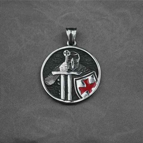 Collier Pendentif Chevalier Templier en Acier Titane Vintage Homme Hip Hop Médiéval Croix Rouge Bouclier Relief Bijoux