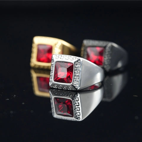 Anillo de Hombre Vintage de Acero de Titanio con Gema Cuadrada Patrón de Llave Griega Dorado Plateado Negro Punk Hip Hop Joyería