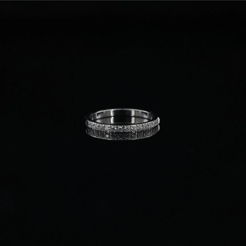 Anello Eternity Minimalista in Acciaio Inossidabile e Zirconia Per Donna Uomo Fascia con Strass Gioielli Eleganti Quotidiani