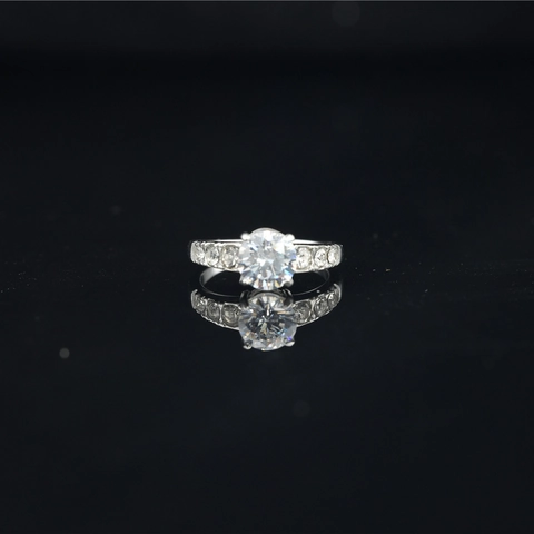 Anello di Fidanzamento in Acciaio Inossidabile con Strass per Donna Retro Classico Matrimonio Proposta Gioielli Moda