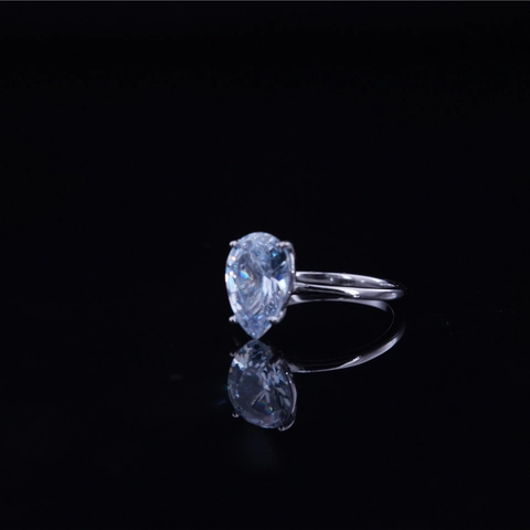 Vintage Titanium Steel Rhinestone Ring For Women Minimalist Luxury Pear Cut Oval Shape Proposal Finger Ring Jewelry Gift