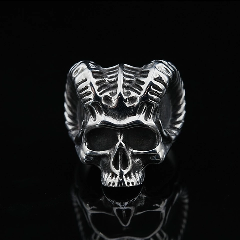 Anello Punk Vintage in Acciaio al Titanio con Teschio e Corno di Capra Gothic Argento Invecchiato Gioielli per Uomo Donna