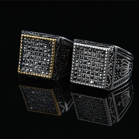 Anello in Acciaio Inossidabile con Strass Nero Quadrato Retrò per Uomo Punk Gotico Rilievo Corona Finitura Distressed