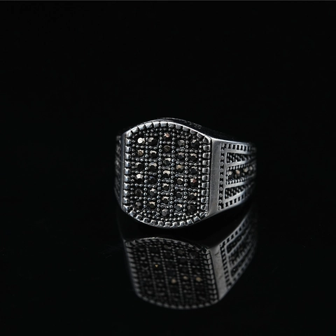 Anello Sigillo da Uomo in Acciaio Inossidabile Vintage Superficie Rettangolare Irregolare Strass Neri Pavé Gioielli Punk Hip Hop