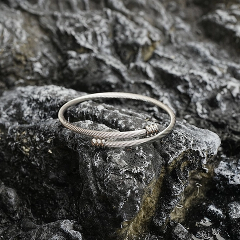 Brazalete Unisex de Acero de Titanio Torsada Cable Minimalista Abierto Estilo Industrial Ajustable Joyería de Moda Regalo