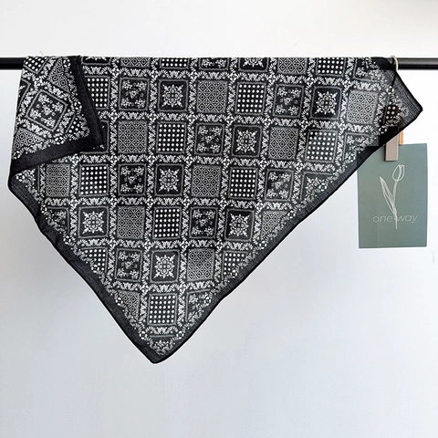 Carré de Soie Femme Motif Paisley Bandana en Polyester Foulard de Tête et Cou Accessoire Élégant pour le Quotidien
