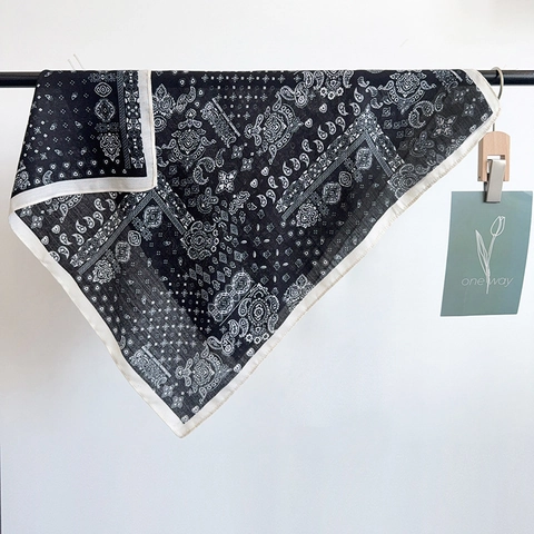 Écharpe Carrée Bandana Style Coréen Imprimé Paisley pour Femmes Polyester Accessoire de Mode Polyvalent pour le Cou