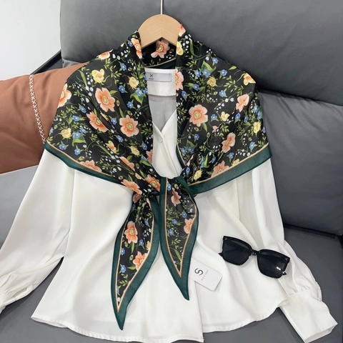 Elegante Satijnen Polyester Sjaal Met Bloemenprint Voor Dames Zoete Ruitvormige Omslagdoek Dunne Ademende Mode Halssjaal