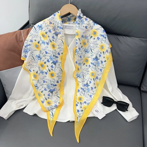 Elegante Satijnen Polyester Sjaal Met Bloemenprint Voor Dames Zoete Ruitvormige Omslagdoek Dunne Ademende Mode Halssjaal