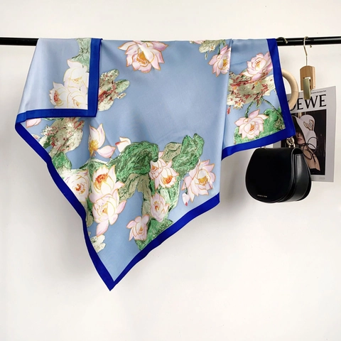 Damen Eleganter Lotus Blumenmuster Quadratischer Schal Polyester Seidenähnliches Halstuch Sonnenschutz Kontrastfarbe Wickelschal