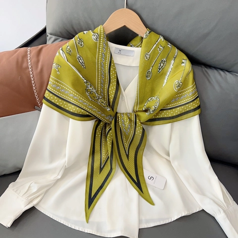 Elegant Polyester Rhombus Scarf Women Vintage Paisley Chain Printed Small Shawl Neckerchief Decorative Scarf For Summer Commute