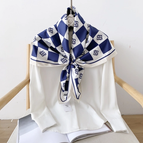 Fashion Women Checkerboard Square Scarf Elegant Monogram Print Satin Satin Feel Head Neck Hair Bandana Wrap For Office Travel Beach