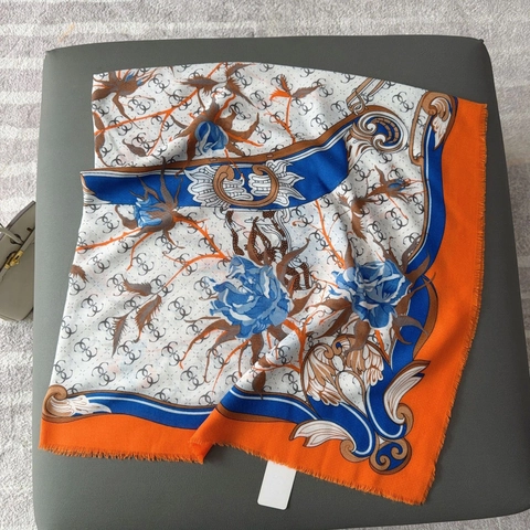 Grand Foulard Carré pour Femmes Imprimé Floral Baroque Châle Pashmina Élégant Monogramme Soyeux Rétro Franges Châle d'Hiver