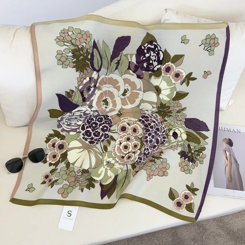 Elegante Bloemenprint Polyester Vierkante Sjaal Voor Dames Dunne Zonbescherming Decoratieve Sjaal Veelzijdige Retro Sjaal