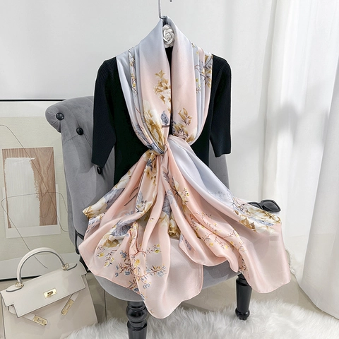 Elegante Dames Lange Sjaal Gemaakt Van Zacht Satijn Polyester Bloemenprint Kleurverloop Mode Veelzijdige Omslagdoek Voor Strand En Zon