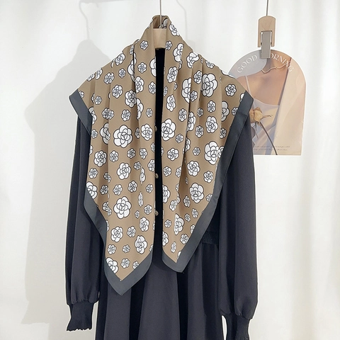 Carré de Soie Élégant à Imprimé Camélia pour Femmes Polyester Sensation Satin Mode Foulard de Tête et Cou Accessoire