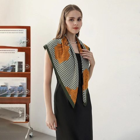 Elegante Designer Hahnentritt Roos Print Vierkante Sjaal Satijn Gevoel Polyester Mode Hoofddoek Grote Halssjaal Voor Dames