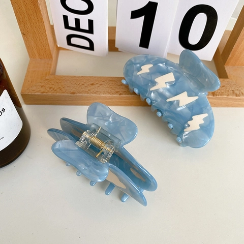 Blauwe Acetaat Haarklem met Wolken en Bliksem Patroon Marmertextuur voor Dagelijks Haarstyling en Decoratie Vrouwen