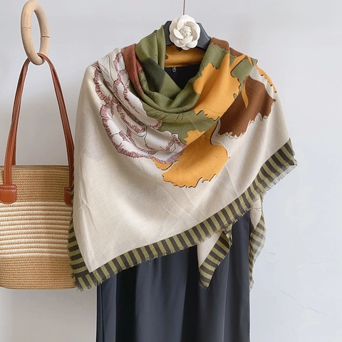 Foulard Quadrato Donna Vintage con Stampa Floreale Sciarpa Grande Elegante con Frange per Viaggi e Uso Quotidiano