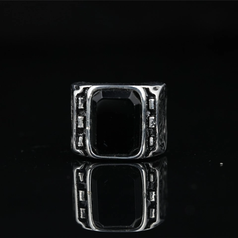 Anello Sigillo Vintage in Acciaio al Titanio per Uomo Grande Gemma Nera Rettangolare Punk Hip Hop Gioielli di Moda Anello da Dito Uomo Accessorio