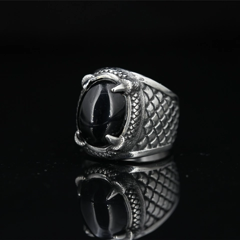 Vintage Stainless Steel Dragon Claw Ring For Men Punk Gothic Black Onyx Inlaid Domineering Retro Scale Texture Finger Ring