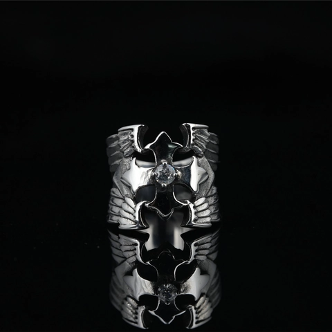 Anillo de Acero de Titanio Retro Gótico Punk para Hombre Mujer Con Patrón de Cruz y Alas Zirconia Redonda Incrustada Joyería Vintage