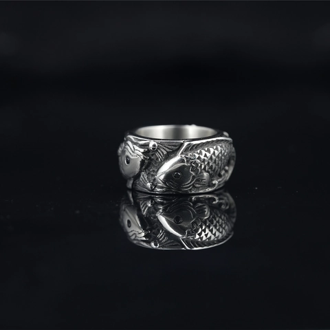 Anello in Acciaio al Titanio Vintage con Rilievo di Pesce Koi Stile Giapponese Argento Antico Gioielli da Uomo