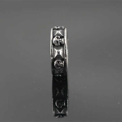 Bague Punk Crâne en Acier Titane Rétro pour Hommes Femmes Bague Bande Relief Étoile Croix Bijoux Biker Hip Hop Durable