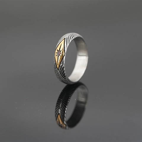 Anello in Acciaio al Titanio con Raggi di Sole Vintage per Uomo Retro Bicolore Oro Argento con Strass Rossi Intarsiati Gioielli Punk