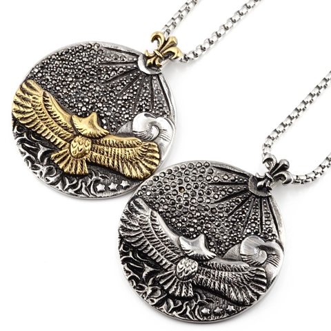 Retro Titanium Steel Flying Eagle Relief Round Pendant Necklace For Men Women Gold Silver Two Tone Medallion Necklace Fashion Jewelry