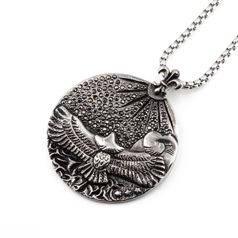 Retro Titanium Steel Flying Eagle Relief Round Pendant Necklace For Men Women Gold Silver Two Tone Medallion Necklace Fashion Jewelry