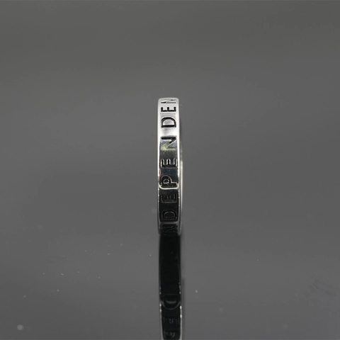 Anello a Fascia Minimalista in Acciaio al Titanio per Uomo Donna Incisione Freedom Independent Colore Argento Gioielli Stile Industriale Regalo