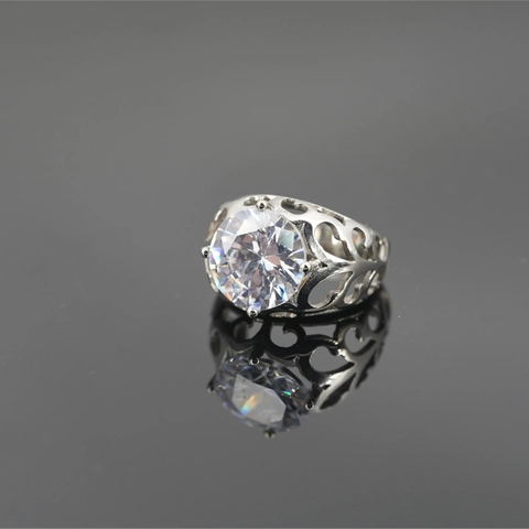 Anello in Acciaio al Titanio Vintage con Cuore Traforato per Uomo Donna con Strass Rotondo Grande Gioielli alla Moda Argento