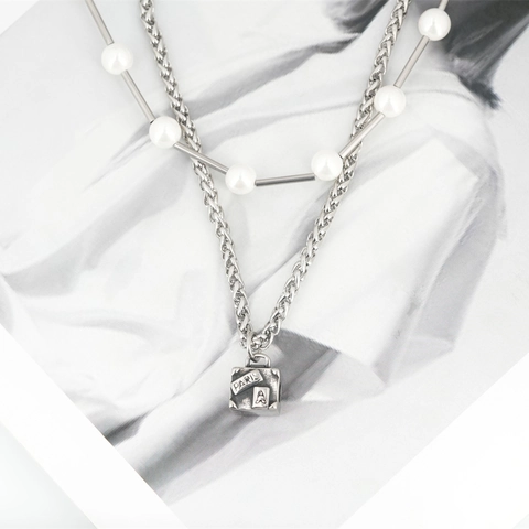 Collana a Strati da Uomo in Acciaio al Titanio Con Perle Artificiali Giunzione Retro Pendente Quadrato PARIS Collana a Catena Argento Gioielli