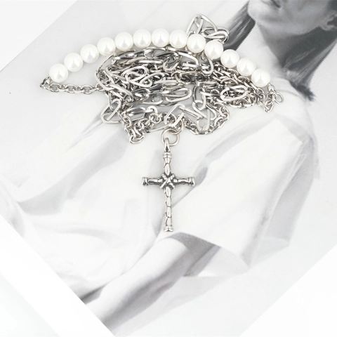 Collana con Ciondolo a Croce in Acciaio al Titanio per Uomo Donna Stile Punk Hip Hop Retrò con Catena in Perle Artificiali