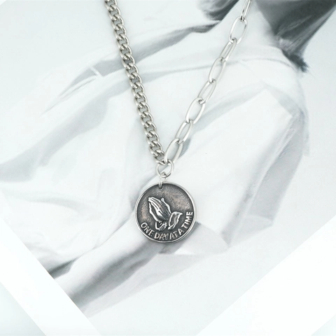 Vintage Stainless Steel Asymmetric Chain Necklace With Praying Hands Coin Pendant One Day At A Time Inscription Retro Hip Hop Unisex Jewelry