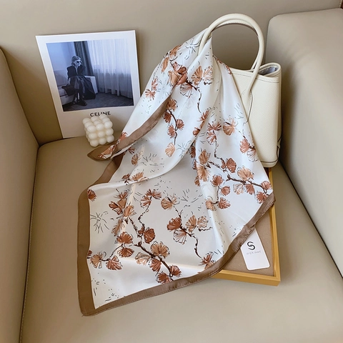 Foulard Quadrato in Raso Elegante da Donna Stampa Vintage di Foglie di Ginkgo e Fiori di Prugno Morbido per Viaggi Ufficio
