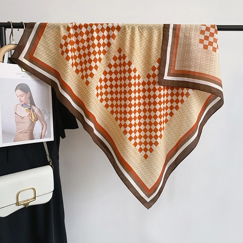 Dames Elegante Vierkante Sjaal Polyester Satijn Schaakbord Hart Print Vintage Mode Forens Sjaal Grote Nek Wrap Decoratie