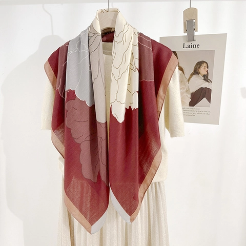 Carré de Soie en Polyester Imprimé Floral Élégant pour Femmes Motif Chevrons Vintage Chic Français Foulard Accessoire