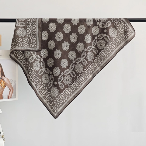 Damen Geometrischer Blumendruck Quadratisches Tuch Satin Polyester Bandana Kleiner Halstuch Für Büro Reisen Mode Accessoire