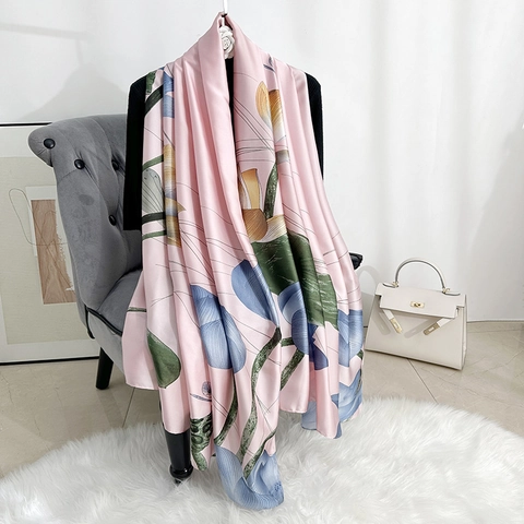Elegante Sciarpa in Raso da Donna Stampa Floreale di Loto Scialle Lungo Morbido Leggero Avvolgimento Collo alla Moda Accessorio Versatile per Viaggi Festa